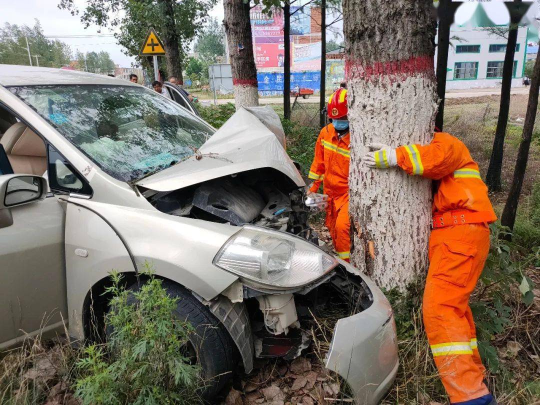 擴散慘不忍睹信陽突發車禍乘客從副駕駛被甩出女司機