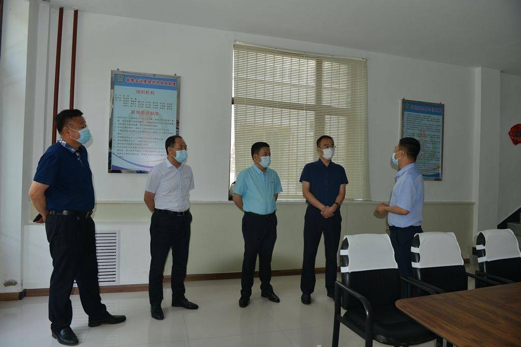 曾祥成一行到查哈阳农场有限公司检查指导综治工作