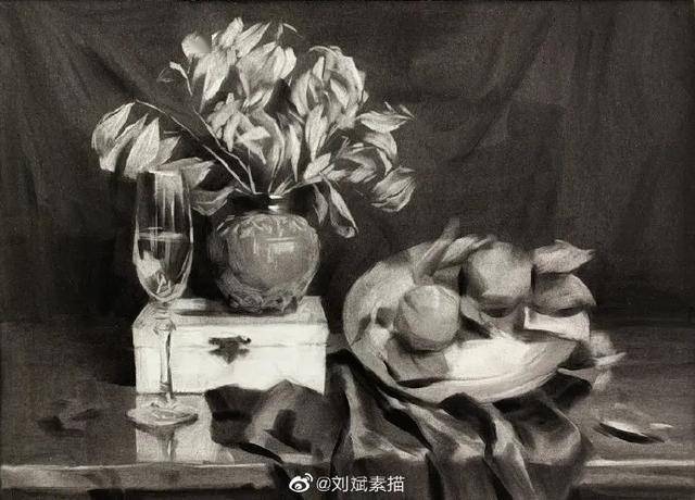 还以为是单色写实油画单色素描静物,看起来很复古,很有韵味刘斌是个