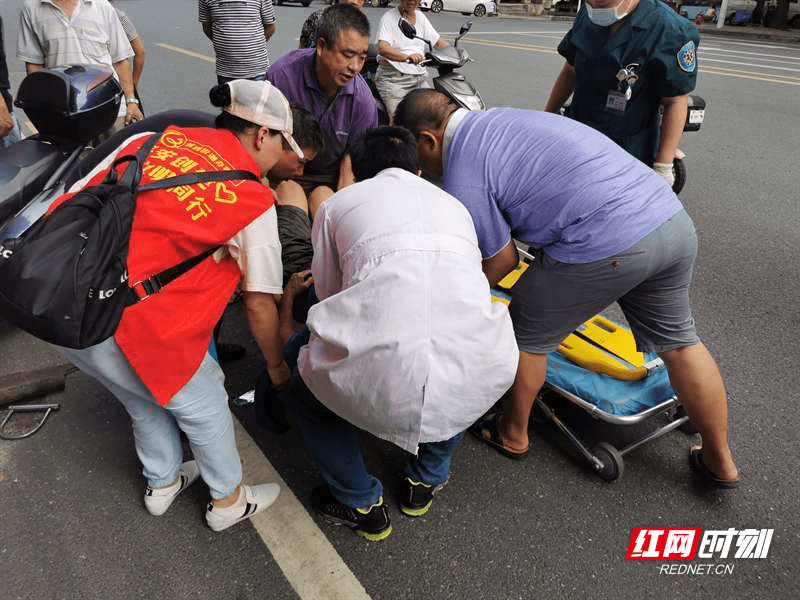 点赞!大祥区志愿者合力救人,用行动传递正能量