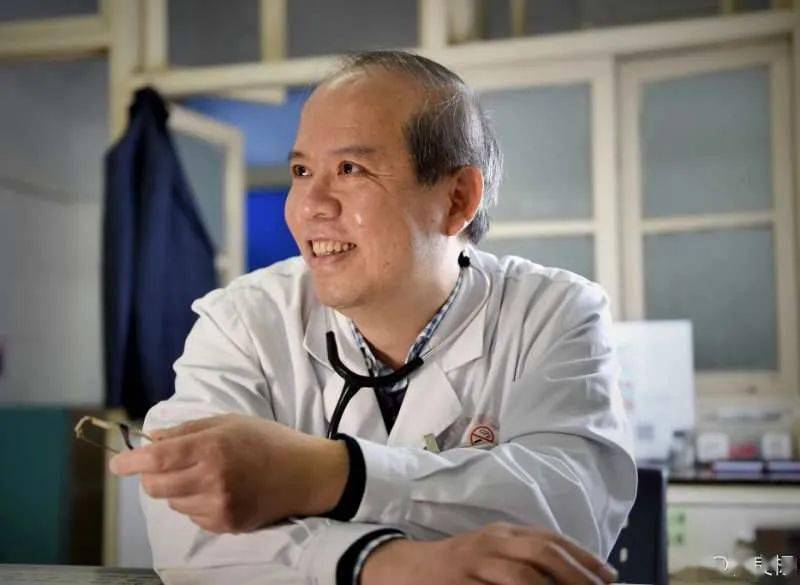 医者名片享受国务院特殊津贴呼吸病学专家曾奕明教授