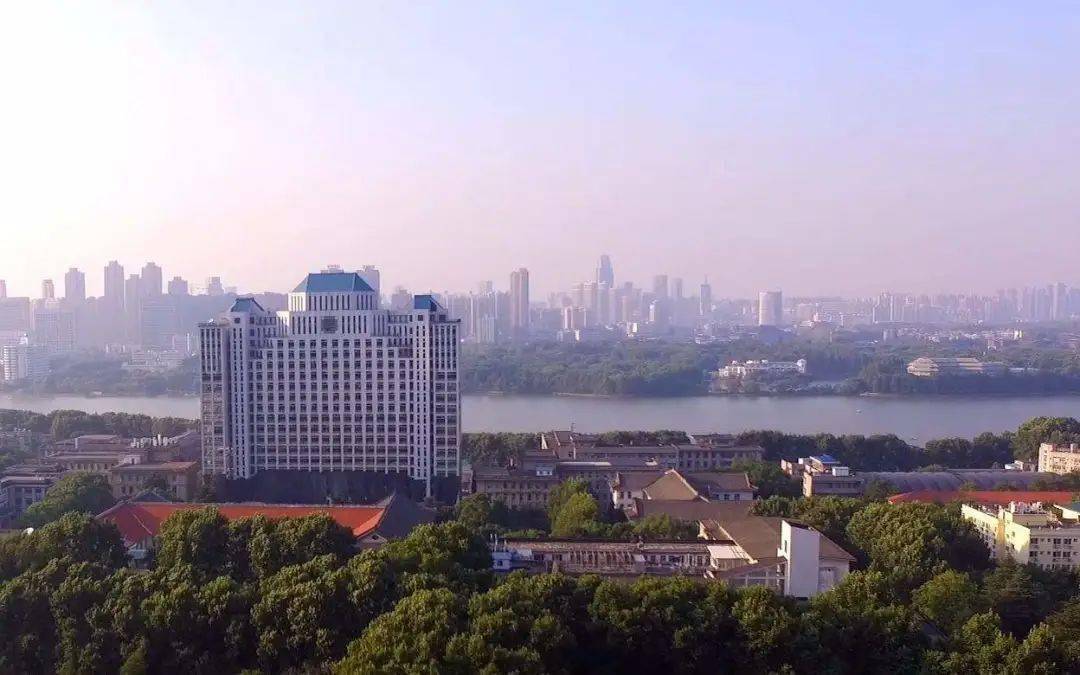 (组建为武汉大学)1,武汉水利电力大学(二)组建(并入)教育部直属高校3