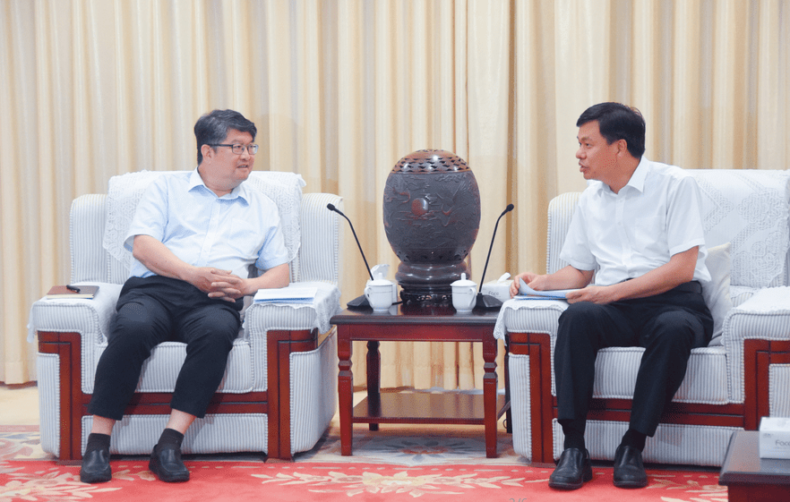 王能与钦州市委书记许永锞座谈深化银地合作
