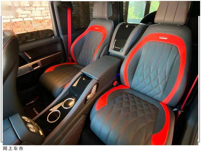而近日海外某厂商针对梅赛德斯-amg g63奔驰推出了一款专属的后排改装