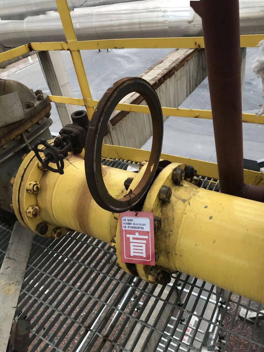 大修改造期间需进行抽堵作业的分公司级盲板共423块,其中甲醇部263块