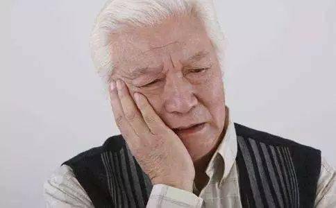 老年人缺牙 早补少遭罪