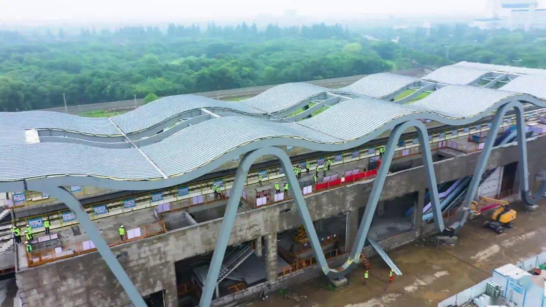 明年试运行杭海城铁盐官站实景亮相