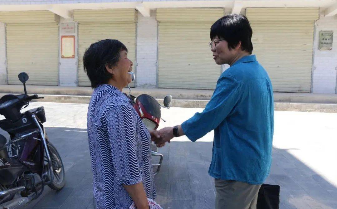 西和帮扶省政协教科卫体委员会主任管钰年一行深入蒿林乡开展全国两会