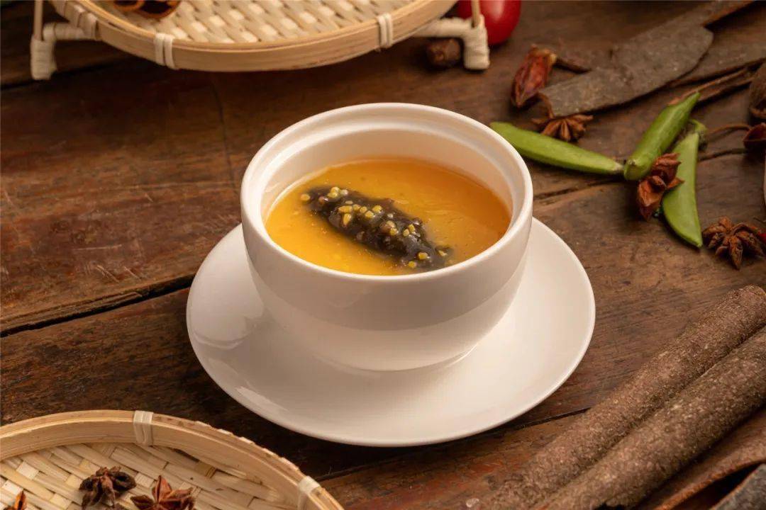 小米煮辽参 中餐里经典的滋补佳肴 在chef的演绎下,更具风味 金色米羹