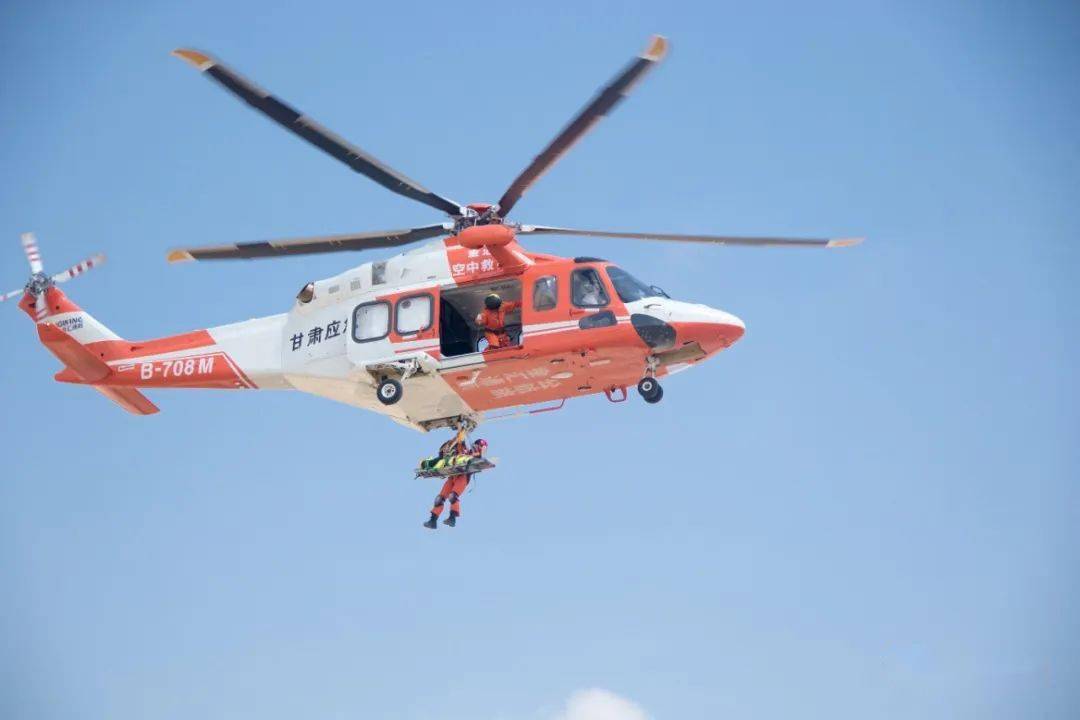 通定高速发生坍塌事故直升飞机上演生死救援原来