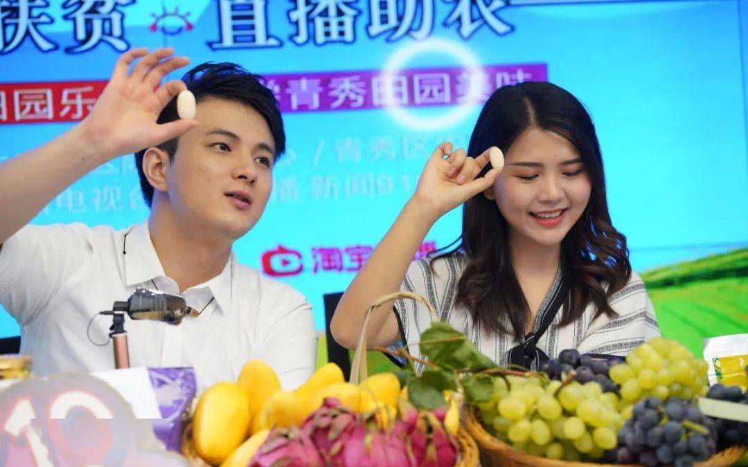 青秀区政府副区长直播间带货超8万网友线上互动秒杀田间美味