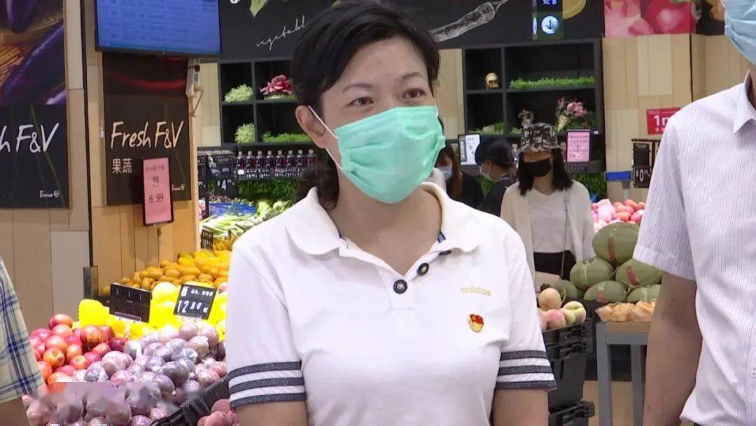 蔡绿璇调研农贸市场超市疫情防控及食品安全工作