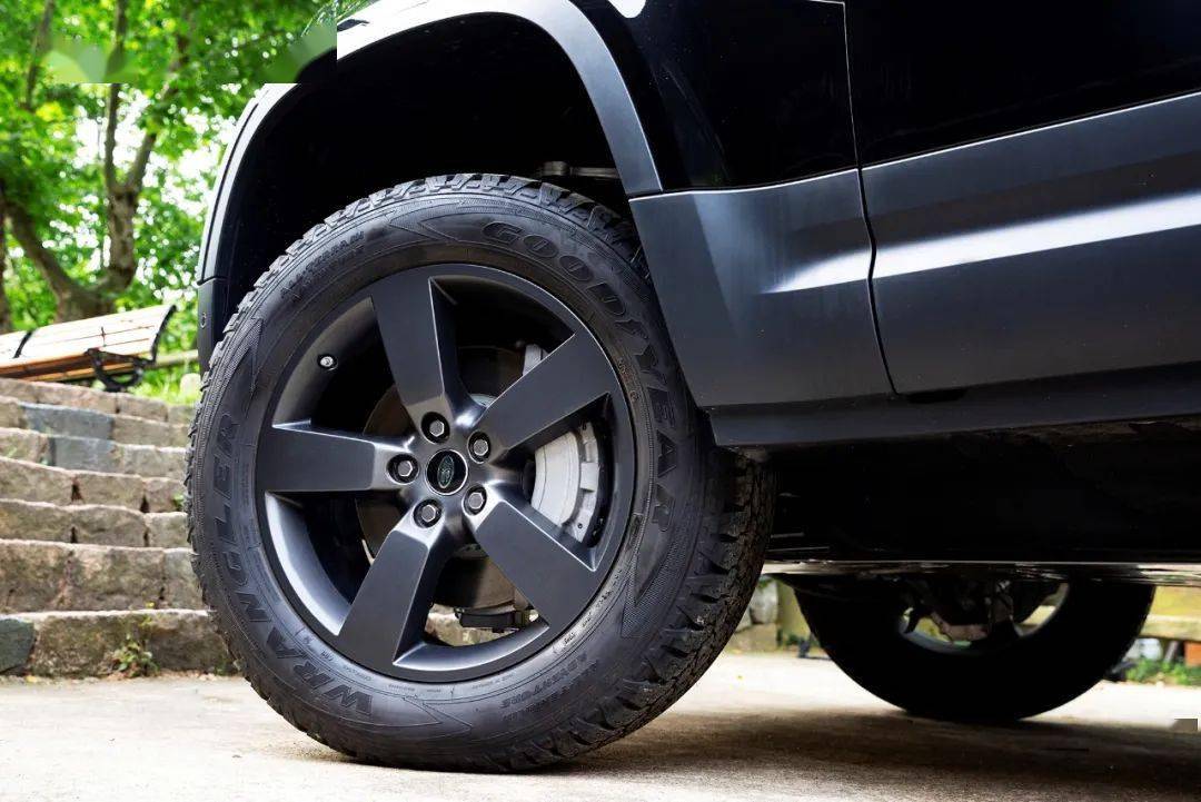 抢先体验全新路虎卫士带着固特异wrangler越野轮胎来了