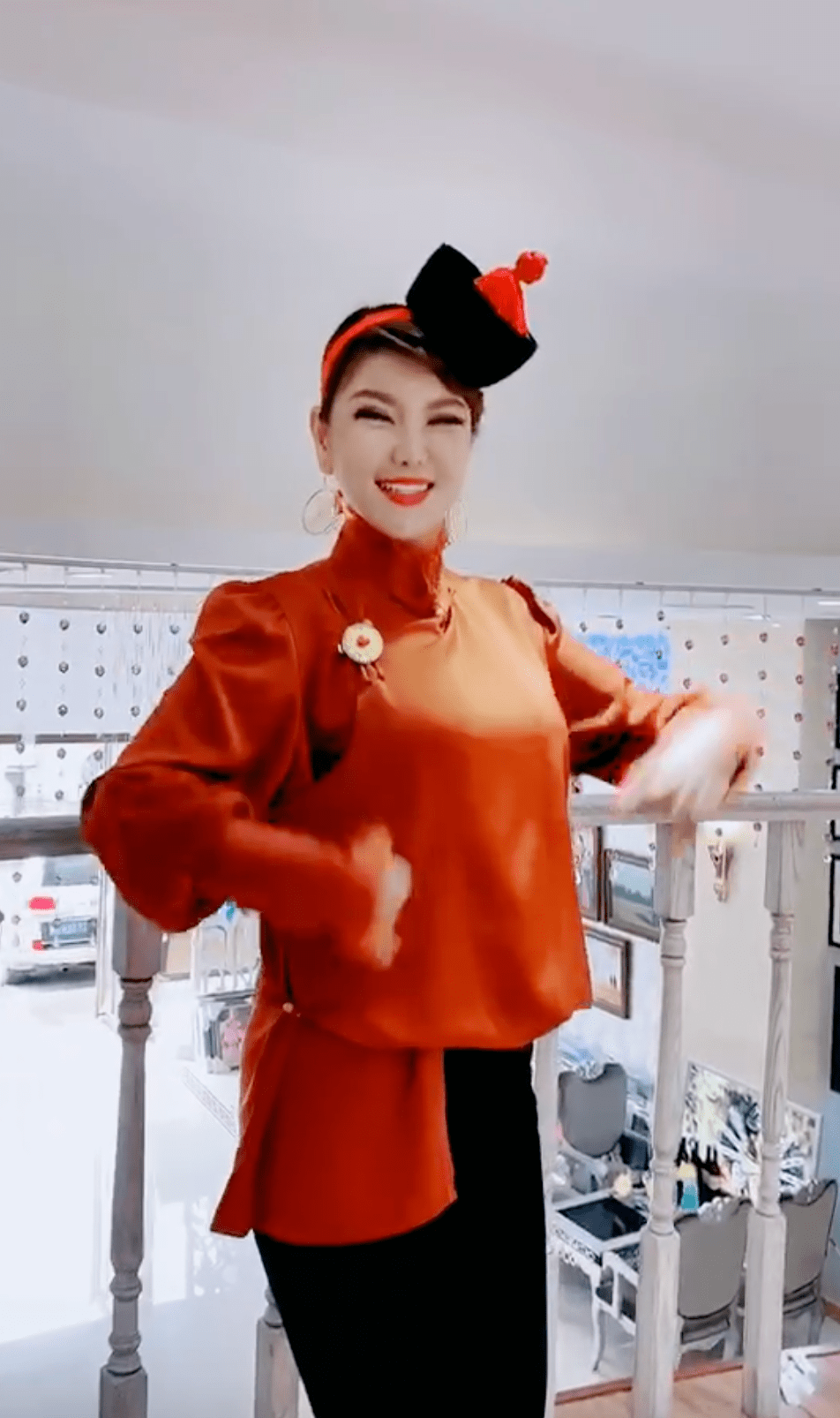 文艺乌兰图雅唱响乌兰牧骑精神永远做新时代红色文艺轻骑兵