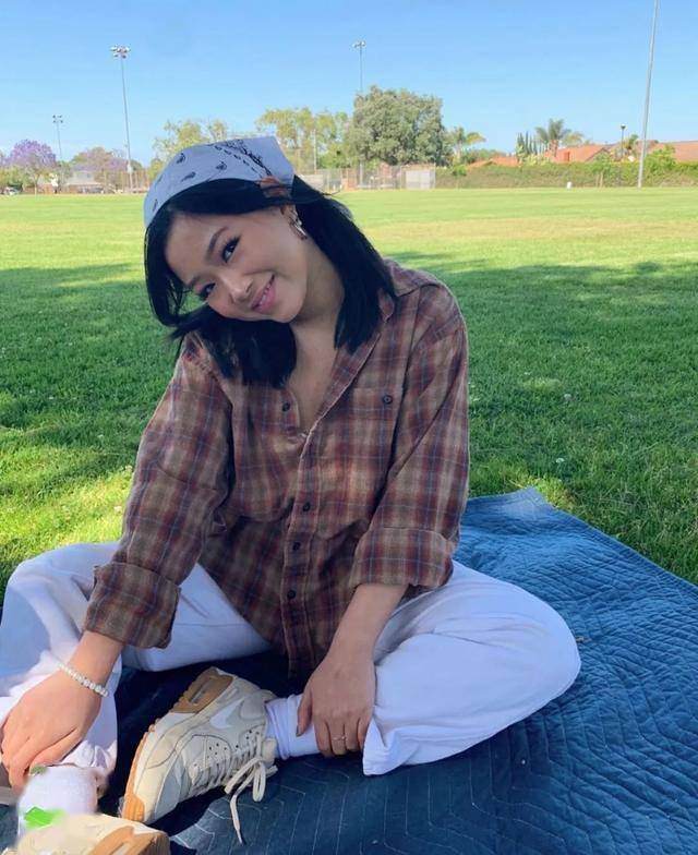 rich brian有了辣妹女友,我来收留心碎网友_tey