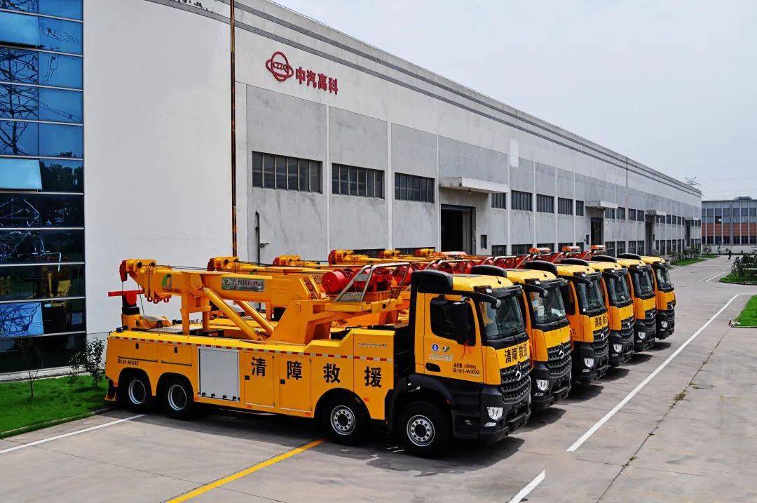 奔驰arocs清障车温馨提示高速路上不要轻易上钩