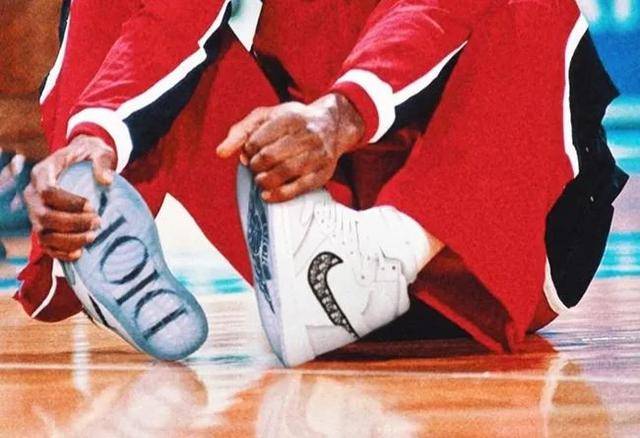 万万没想到乔丹亲自示范diorxaj1竟然还穿了ts联名