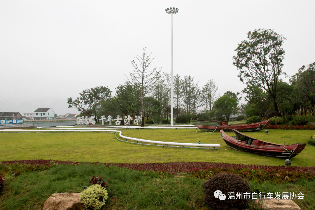 华侨之乡公园作为瓯江下游近入海口的一个美丽的岛屿,七都四面环江,隔