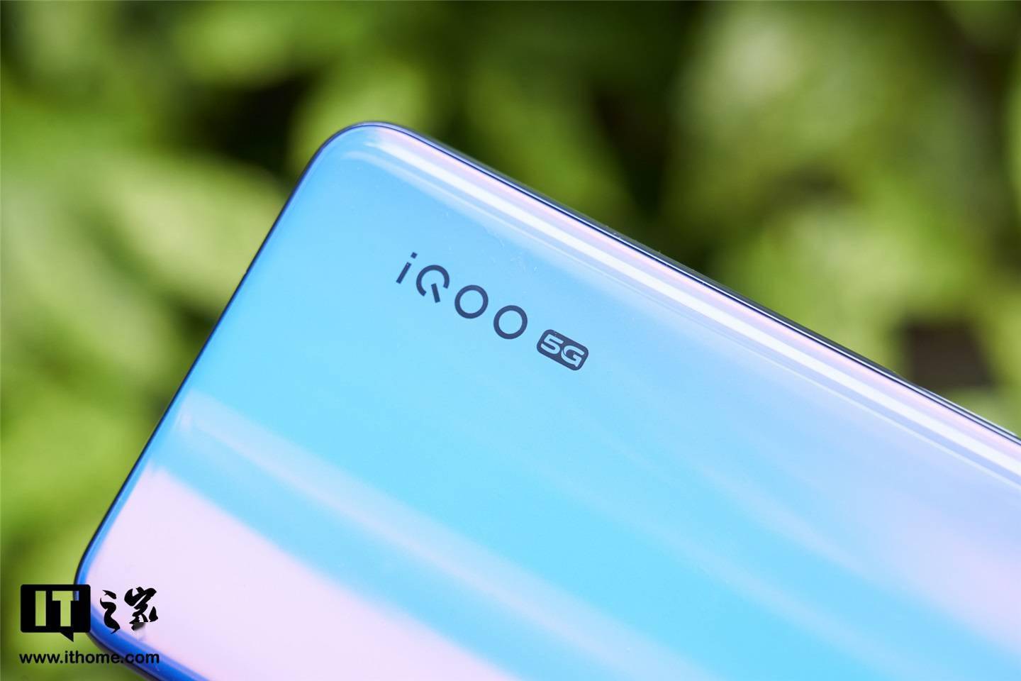 it之家开箱iqooz1幻彩流星配色图赏