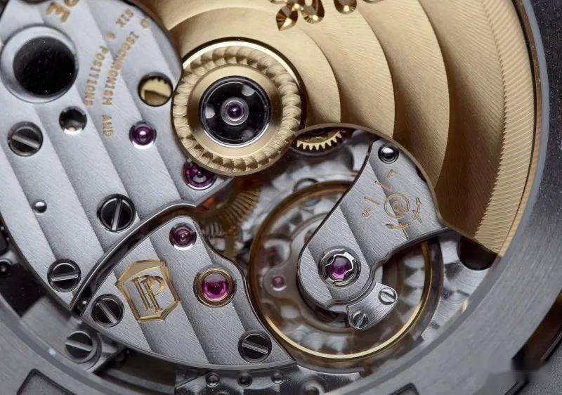 假的真不了---最热门的鹦鹉螺精钢款5711/1a-010真假对比