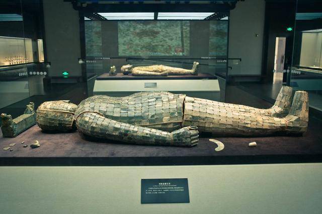 石破天惊满城挖出了刘备先祖墓出土的这两件文物不准出国展览