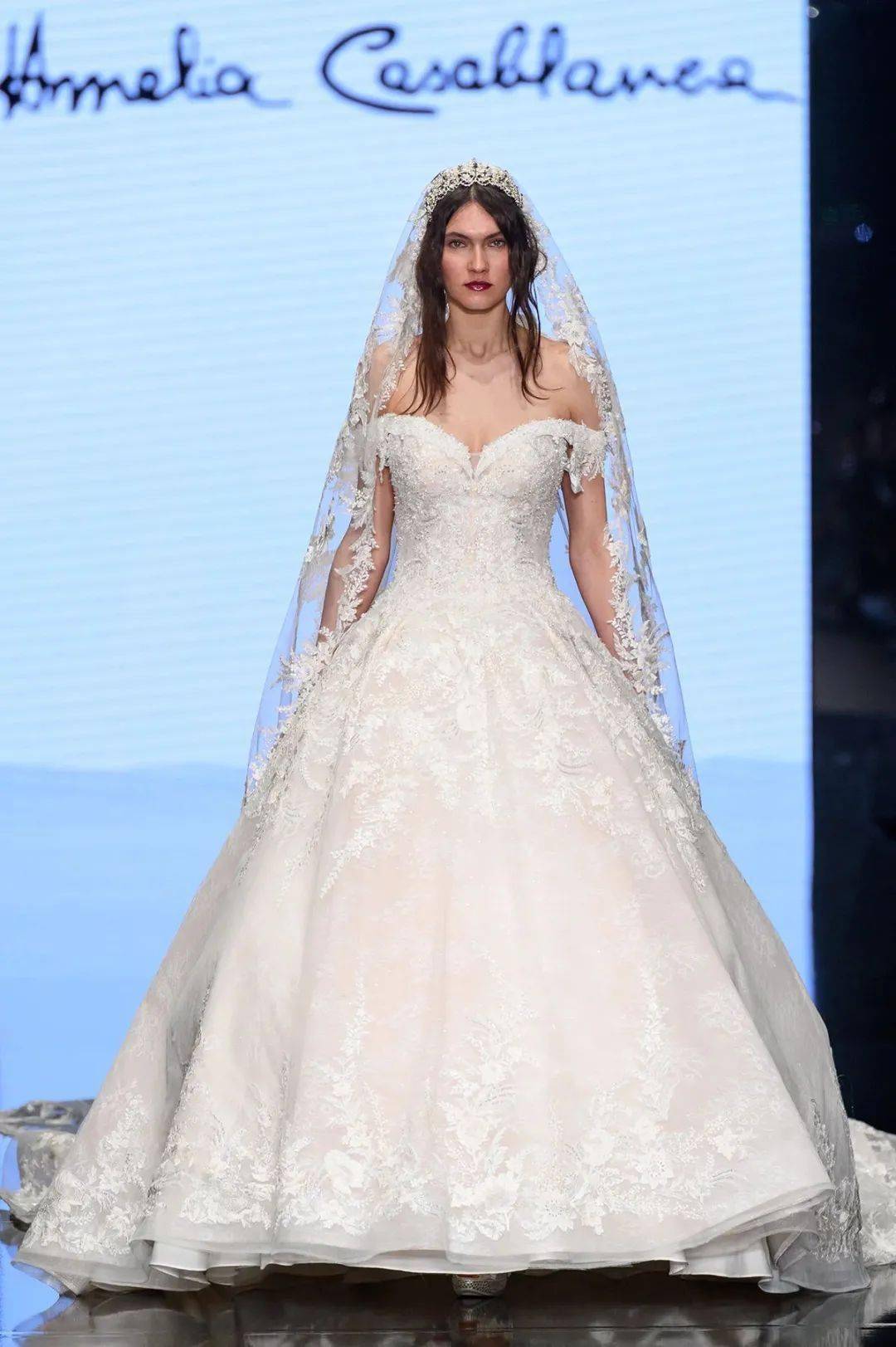 ameliacasablanca的玫瑰婚纱一眼就心动丨2020米兰婚纱时装周