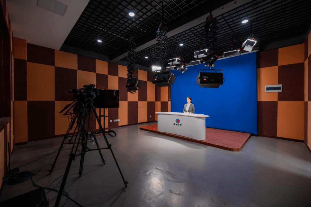 室内篮球场 健身房报告厅 国学讲堂电视台演播室 录播室书法教室 地理