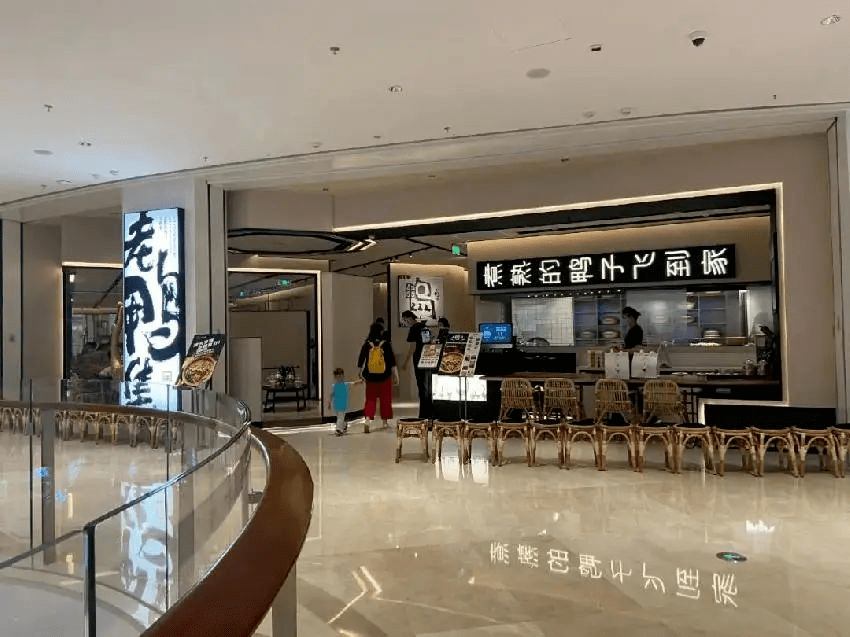 据外婆家创始人吴国平介绍,老鸭集外卖配送的是只炖煮了3小时的汤底和