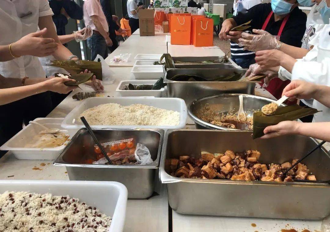 为答谢小伙伴们对汽车·创新港的支持与信任,园区食堂于今天中午在二