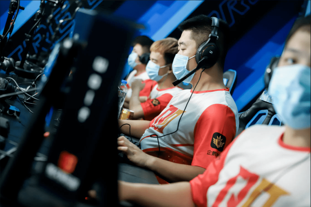 q9cf你一票我一票肯哥明天就出道