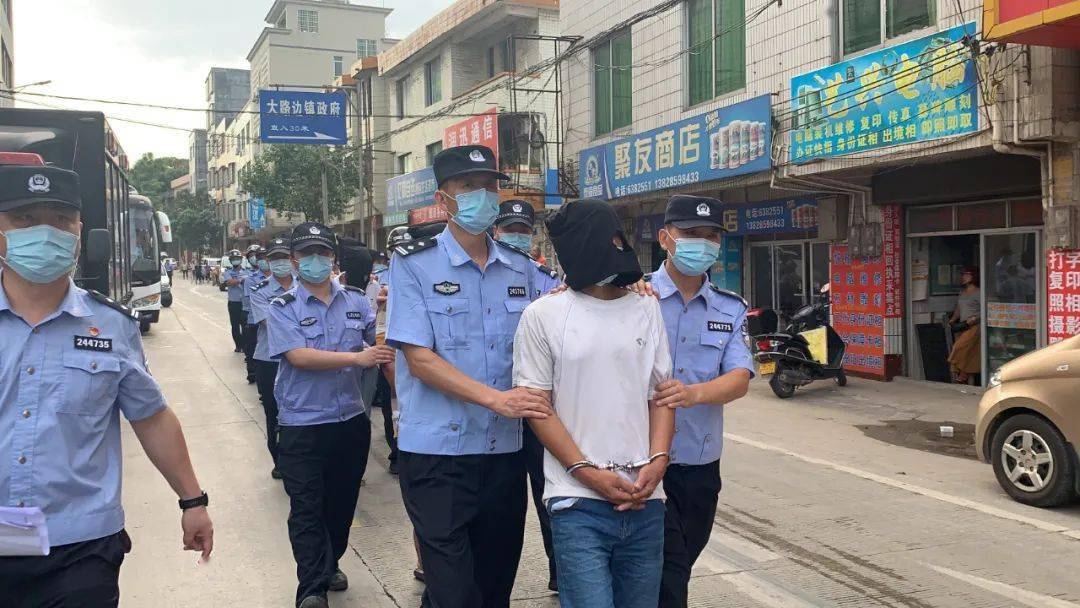 连州市公安局组织450名警力展开统一抓捕行动!23名犯罪嫌疑人落网