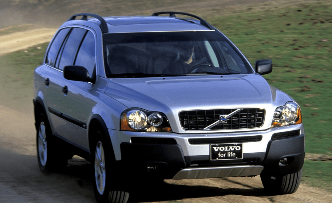 2002年,沃爾沃推出了首款7座suv車型xc90,當時的xc90配備了代號為t6的