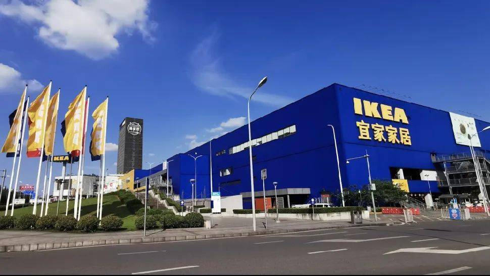 带,周边商场林立,公园环绕,校园近在咫尺:相距不远就有金山公园;宜家