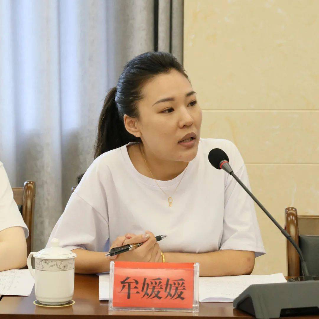 俞秉兰同志对沿滩区"一站两联"工作表示肯定,并对发言青年的建议一一