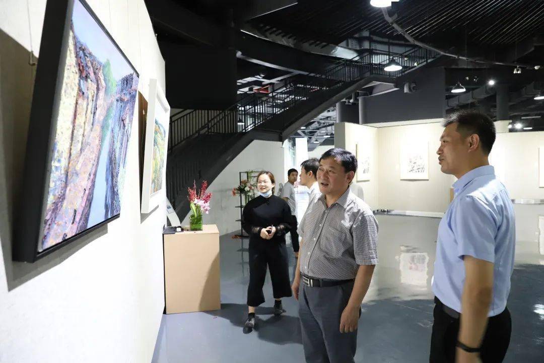 省台办副主任芮经忠一行来昆开展工作调研