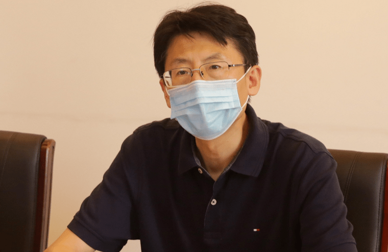 区卫生健康委主任李劲涛提出,大家要统一思想,提高认识,保持警惕,与