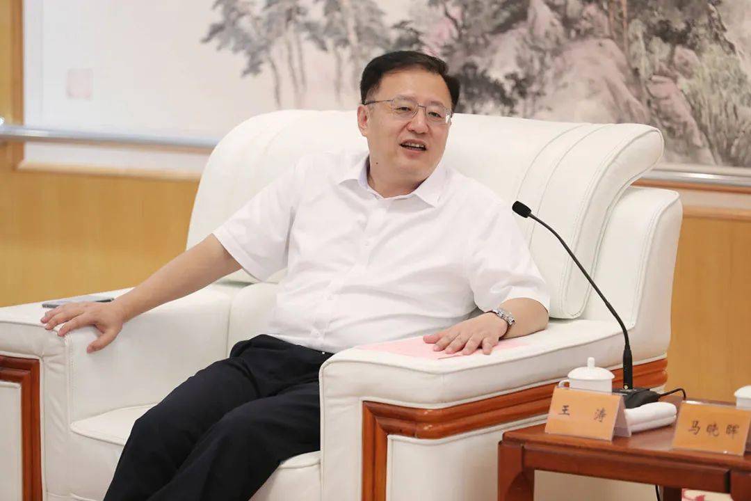 王涛介绍了清华长三角研究院建设发展有关情况.