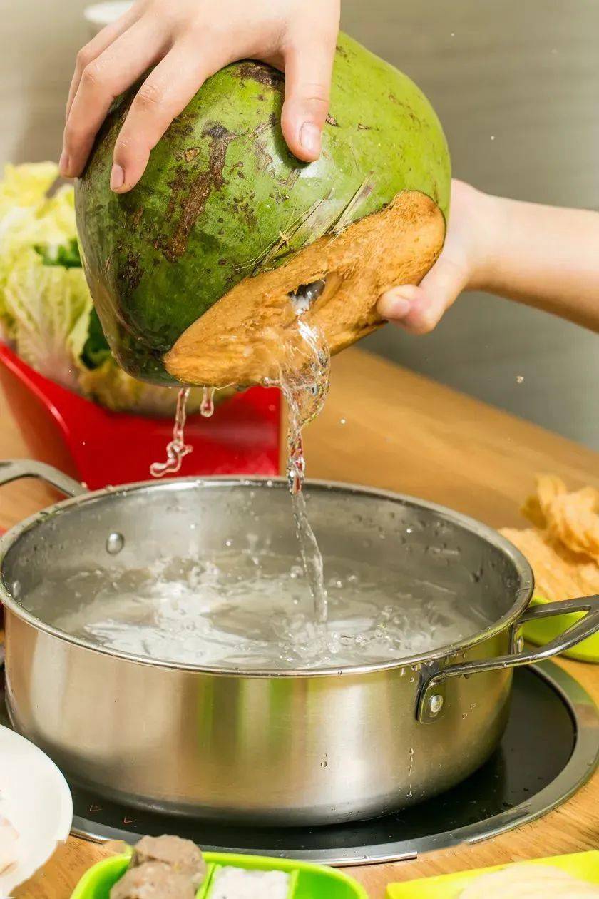 正宗海南椰子鸡火锅,每口都是清甜暴击!