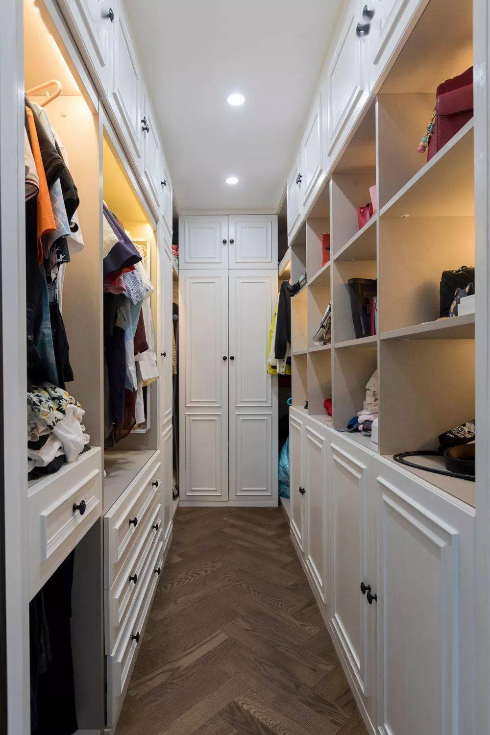 各种形态衣帽间设计收纳都很丰富哪种适合你家