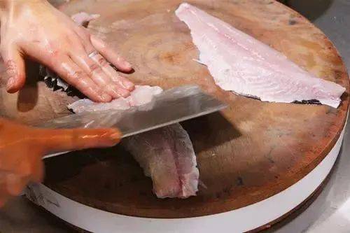 选用  新鲜黑鱼现杀