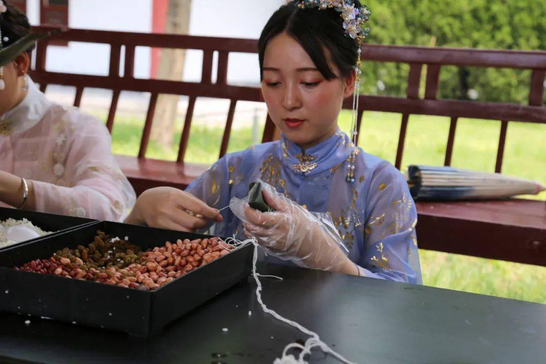穿汉服   包粽子   过端午