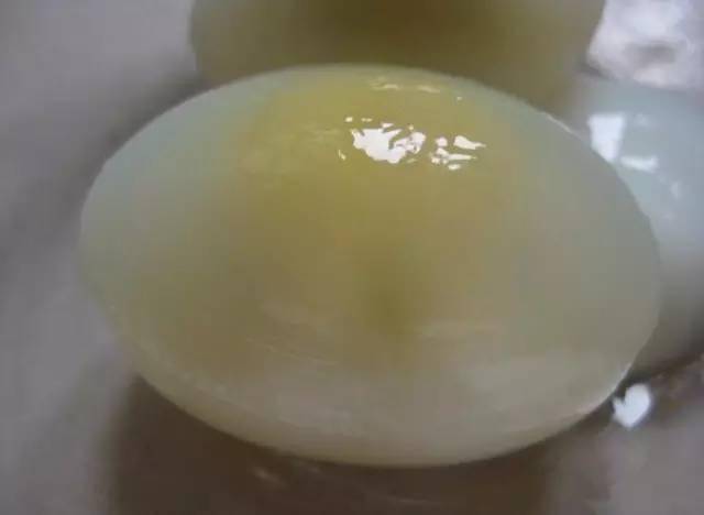 10,牛奶煮鸽子蛋:有和胃补虚作用,适用于慢性胃炎.