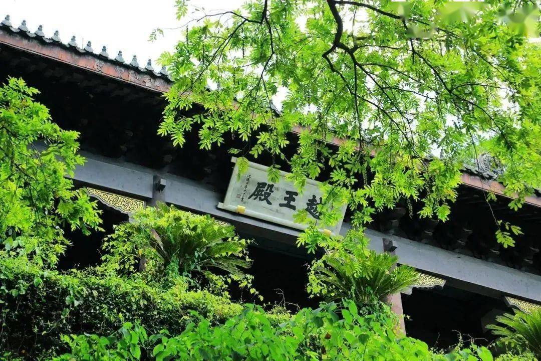 1981年,专家根据南宋嘉定十五年绍兴知府汪纲所建越王台遗址重建了