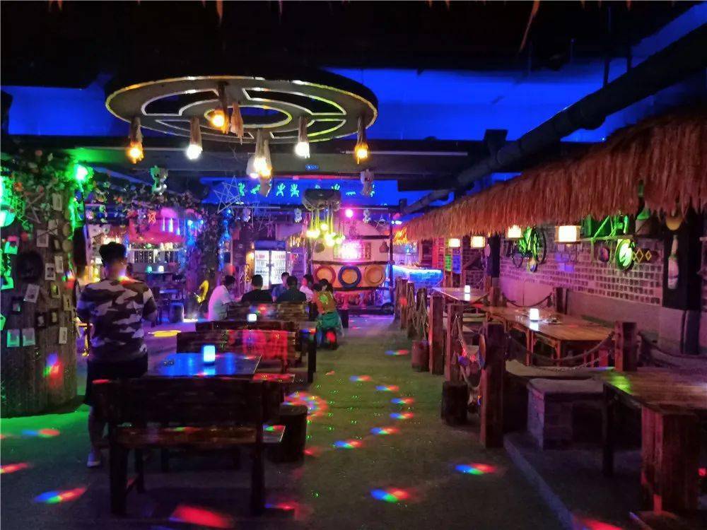 平果市红旗山脚下的"pie"酒根据地,6月28日盛大开业!_音乐酒吧