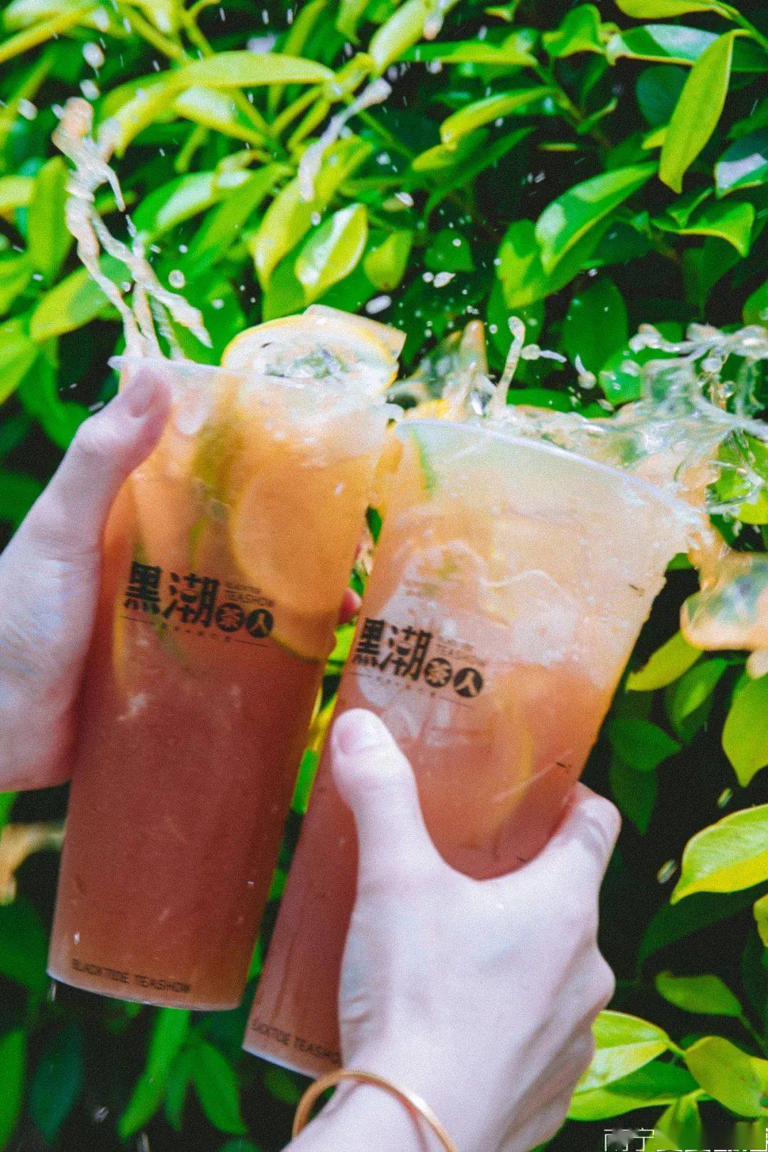 在老爸的茶里加芝士柠檬茶出餐先挨打南宁这间茶室有点酷