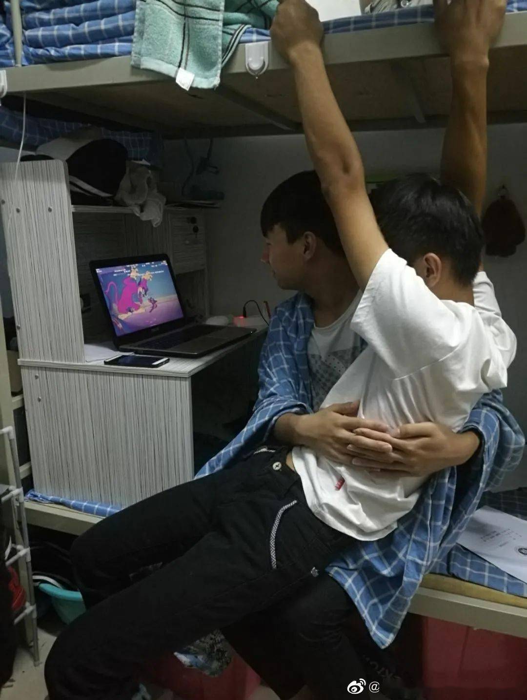 冒死偷拍老师的沙雕瞬间…刺激!