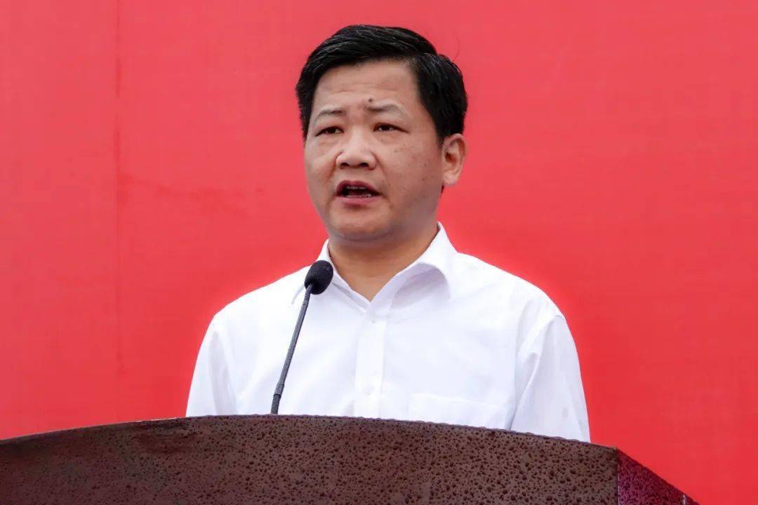 常州市金坛区委书记狄志强致辞常州市金坛区委副书记,区长沈东主持