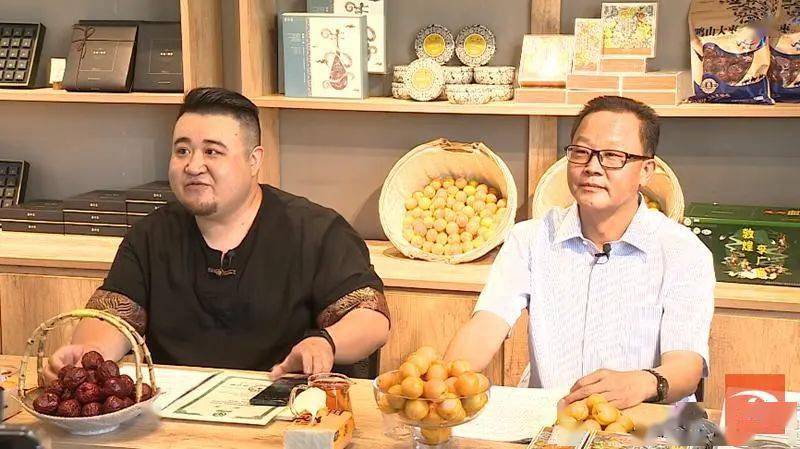 敦煌市长贾泰斌直播带货 为特色农产品代言