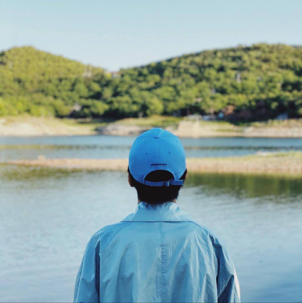 范丞丞打卡第六次背影杀 绿洲博主营业份额达标了