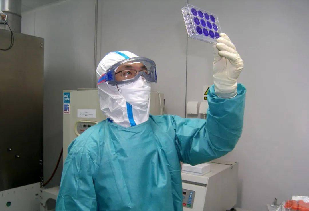 科研人员开展新冠mrna疫苗研究 mrna疫苗研发存在较高的技术门槛,目前